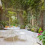 Hotel Beaubourg