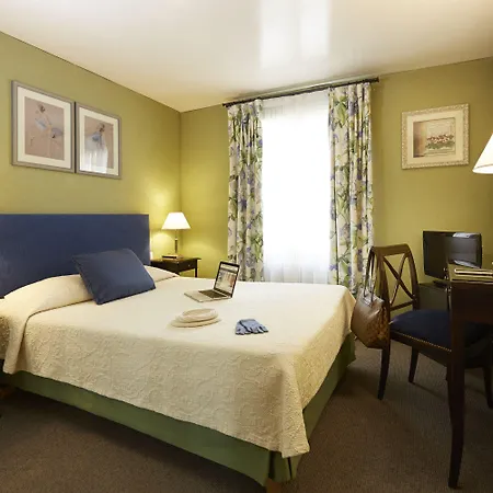 Hotel Beaubourg 3*