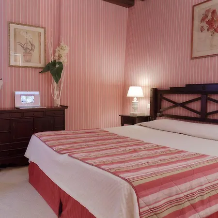 Hotel Beaubourg 3*
